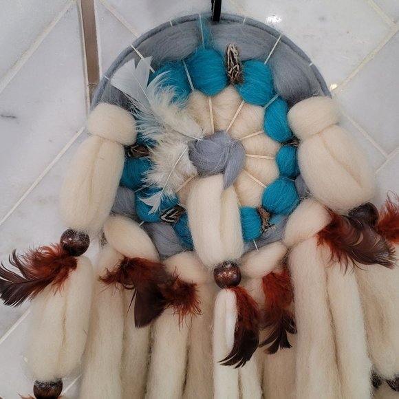 Vintage wool Native American Handmade Dream Catcher with feathers and wood beads - Picture 3 of 7